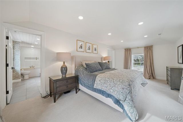 3 Countryside Lane, Frontenac, MO 63131