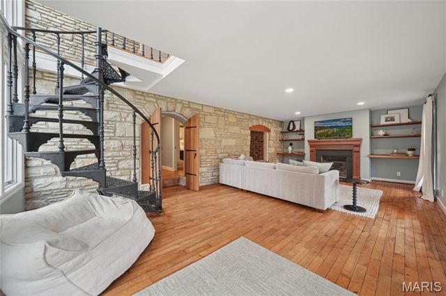 3 Countryside Lane, Frontenac, MO 63131