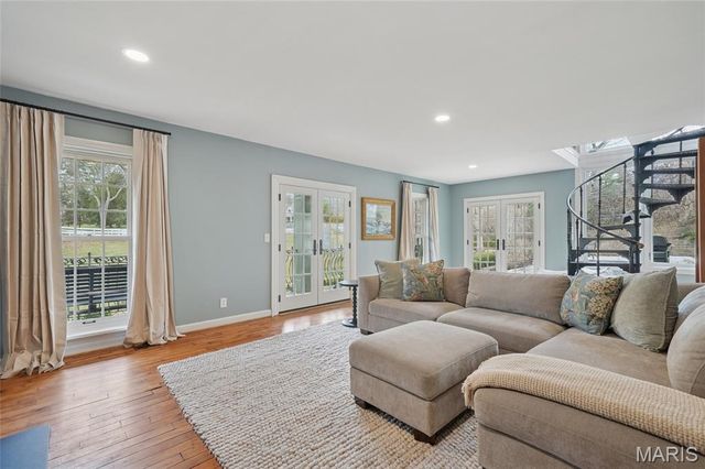 3 Countryside Lane, Frontenac, MO 63131