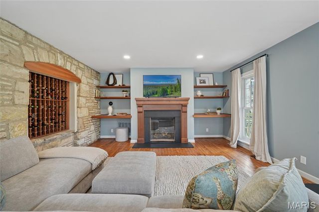 3 Countryside Lane, Frontenac, MO 63131