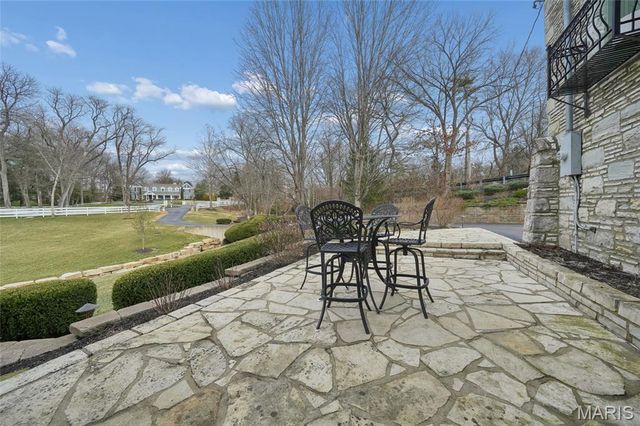 3 Countryside Lane, Frontenac, MO 63131