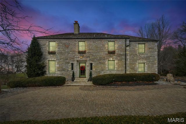 3 Countryside Lane, Frontenac, MO 63131