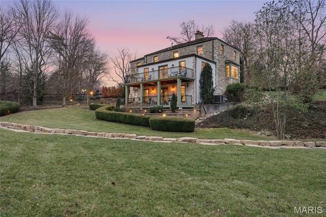 3 Countryside Lane, Frontenac, MO 63131