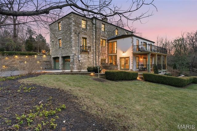 3 Countryside Lane, Frontenac, MO 63131