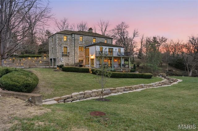 3 Countryside Lane, Frontenac, MO 63131