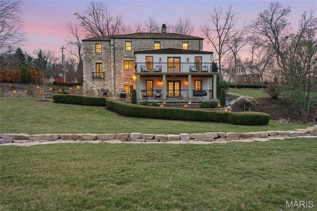 3 Countryside Lane, Frontenac, MO 63131