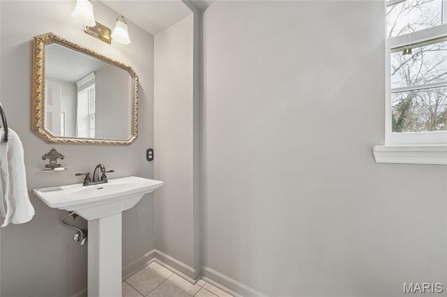 3 Countryside Lane, Frontenac, MO 63131