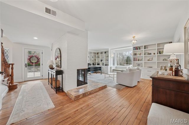 3 Countryside Lane, Frontenac, MO 63131