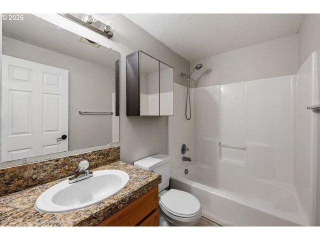 697 Ne 162ND Ave 308, Portland, OR 97230