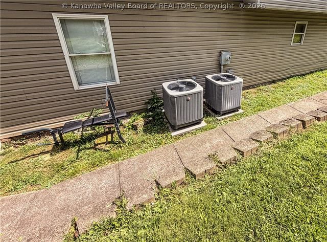 2 Hidden CV Road, Charleston, WV 25313