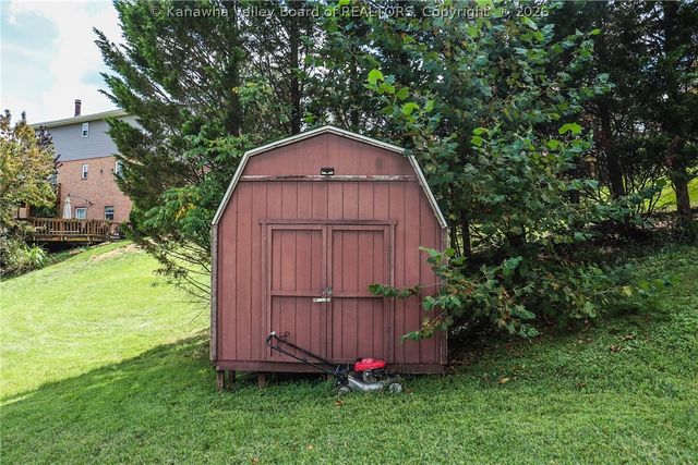 2 Hidden CV Road, Charleston, WV 25313