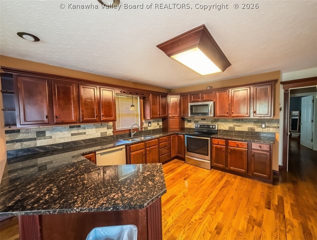2 Hidden CV Road, Charleston, WV 25313