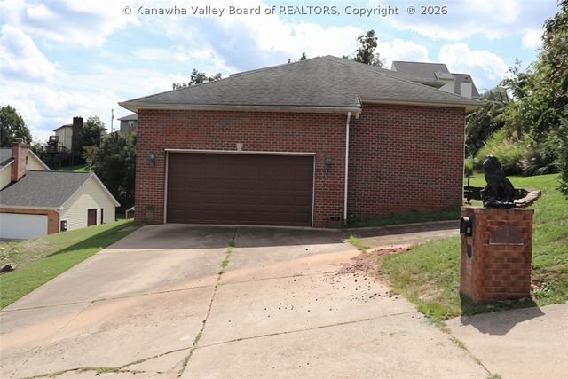 2 Hidden CV Road, Charleston, WV 25313