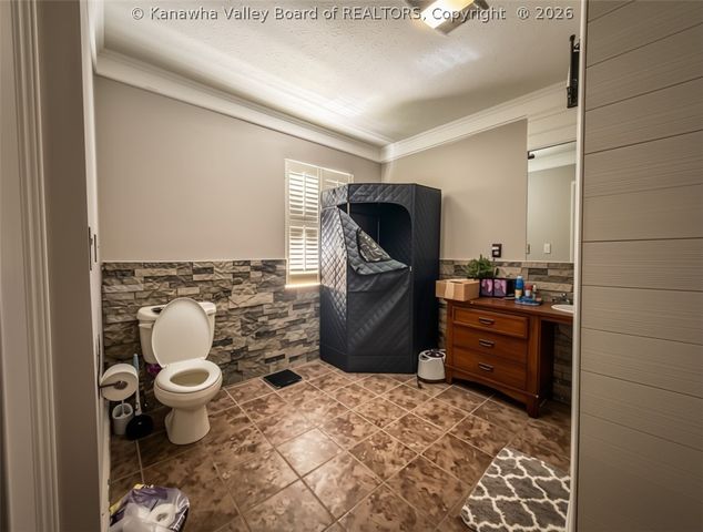2 Hidden CV Road, Charleston, WV 25313
