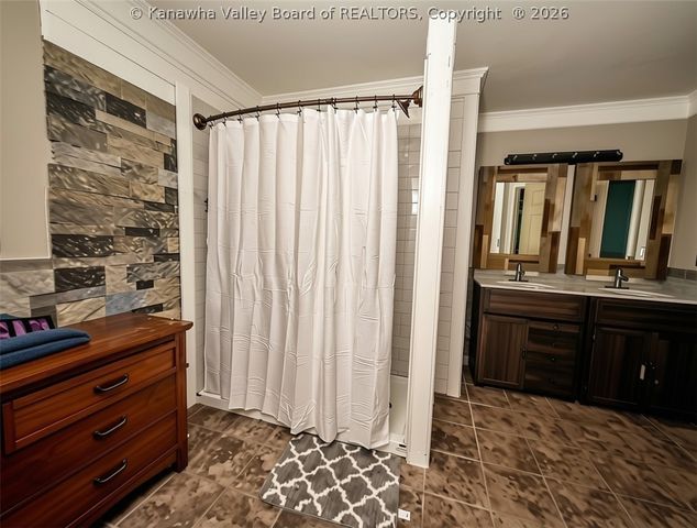 2 Hidden CV Road, Charleston, WV 25313
