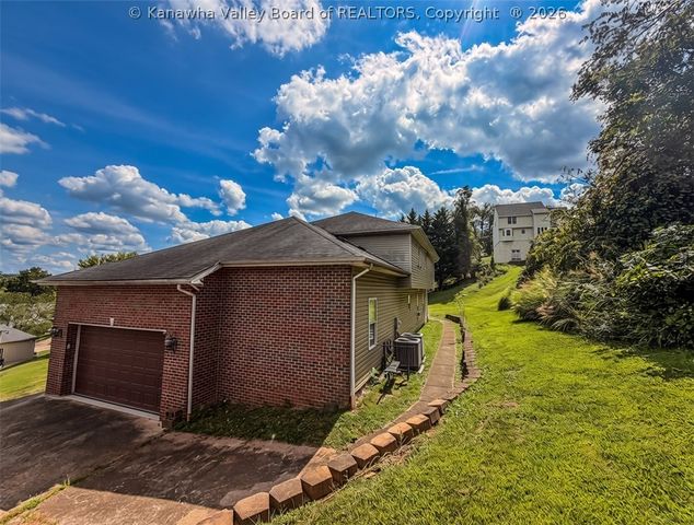 2 Hidden CV Road, Charleston, WV 25313