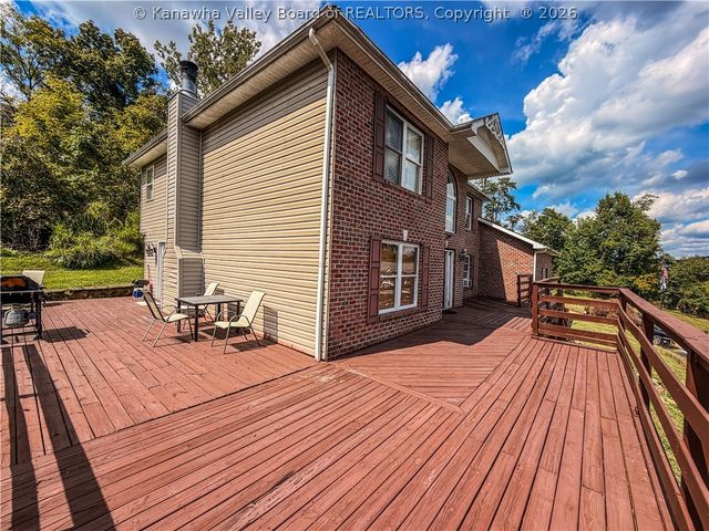2 Hidden CV Road, Charleston, WV 25313