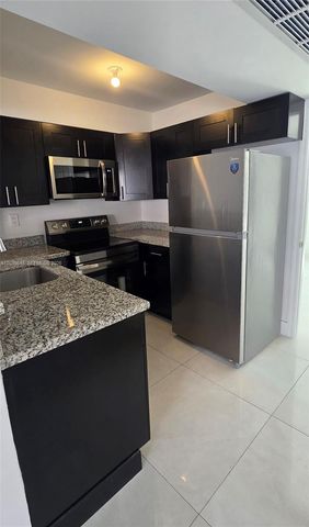 2154 W 60th Street 12111, Hialeah, FL 33016
