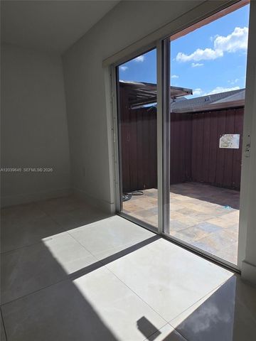 2154 W 60th Street 12111, Hialeah, FL 33016