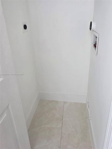 2154 W 60th Street 12111, Hialeah, FL 33016