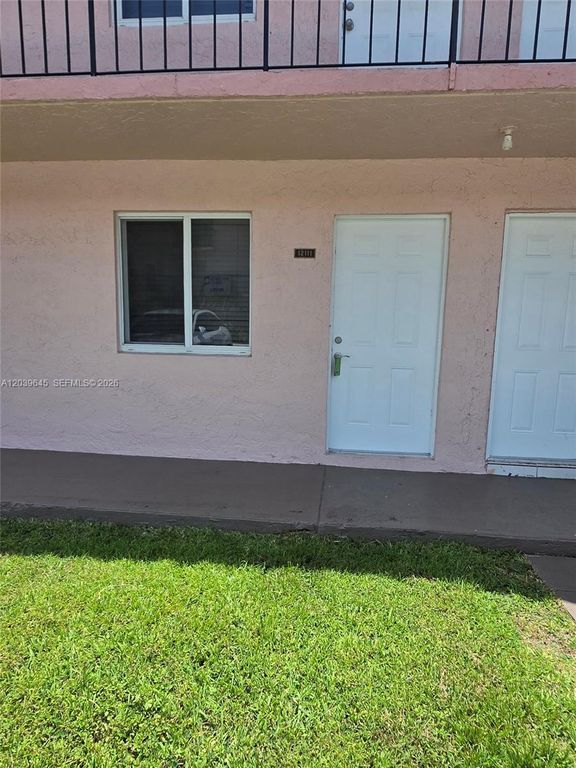 2154 W 60th Street 12111, Hialeah, FL 33016