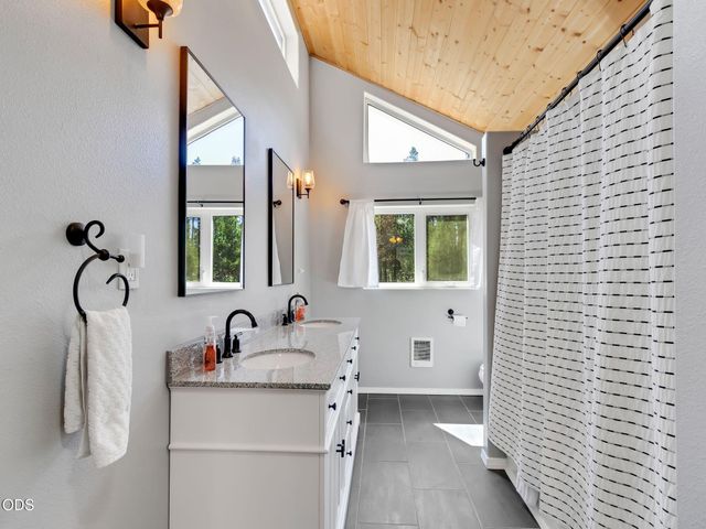 6508 Michael Road, La Pine, OR 97739