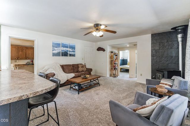 6508 Michael Road, La Pine, OR 97739