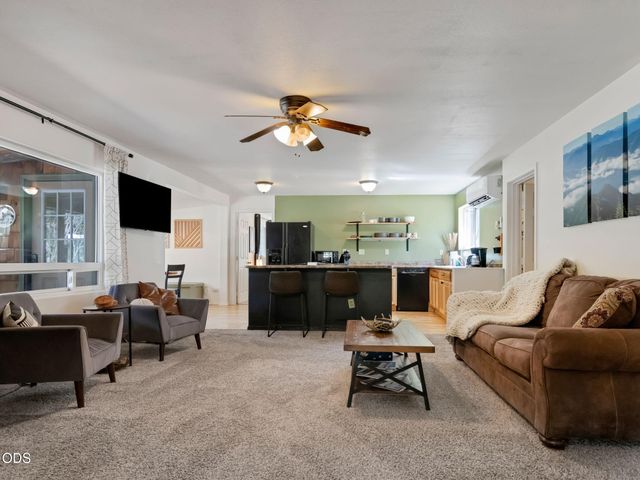 6508 Michael Road, La Pine, OR 97739