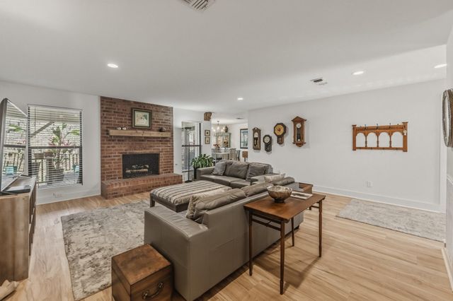 1905 Rollingwood Drive, Huntsville, TX 77340