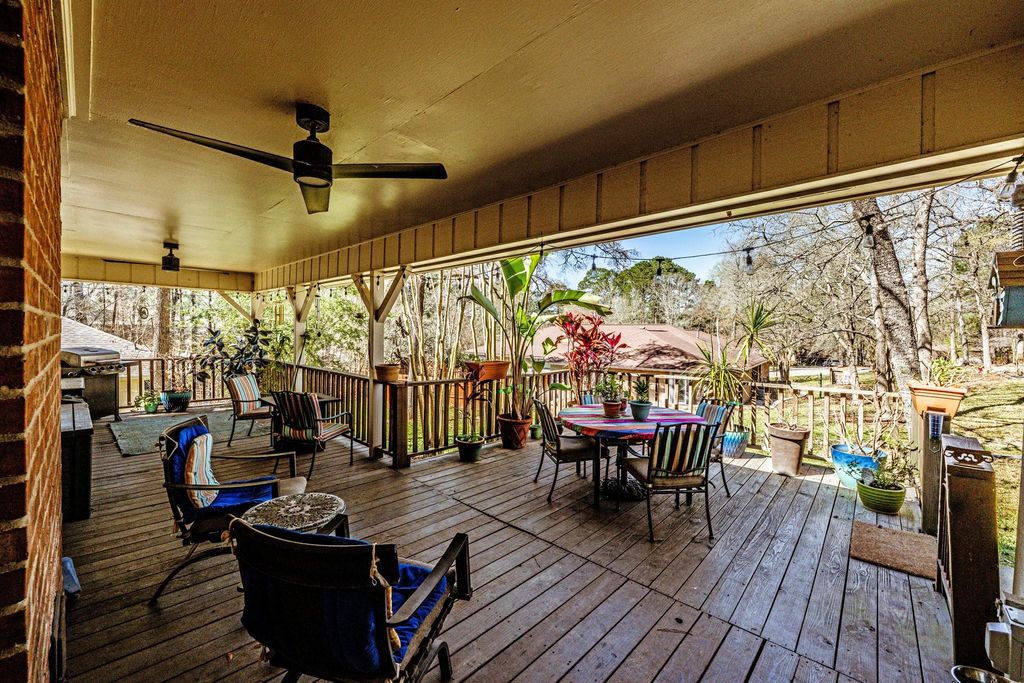 1905 Rollingwood Drive, Huntsville, TX 77340