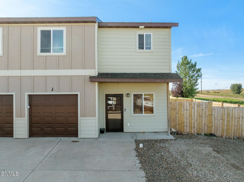 5803 Victoria Avenue, Williston, ND 58801 photo 2