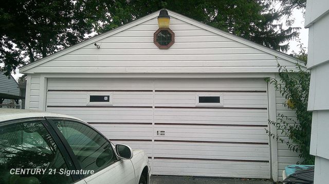 909 Barrie Avenue, Flint, MI 48507