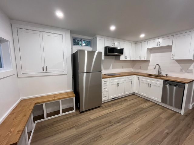 76 Sippewissett Road, Falmouth, MA 02540