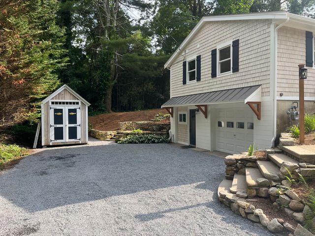 76 Sippewissett Road, Falmouth, MA 02540