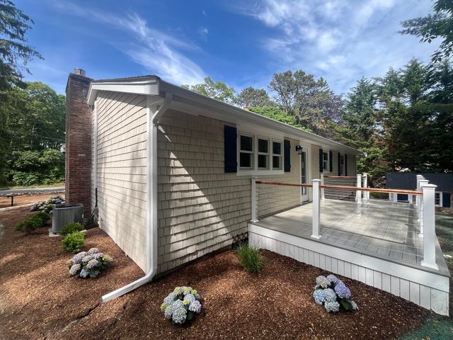 76 Sippewissett Road, Falmouth, MA 02540