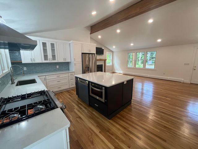 76 Sippewissett Road, Falmouth, MA 02540