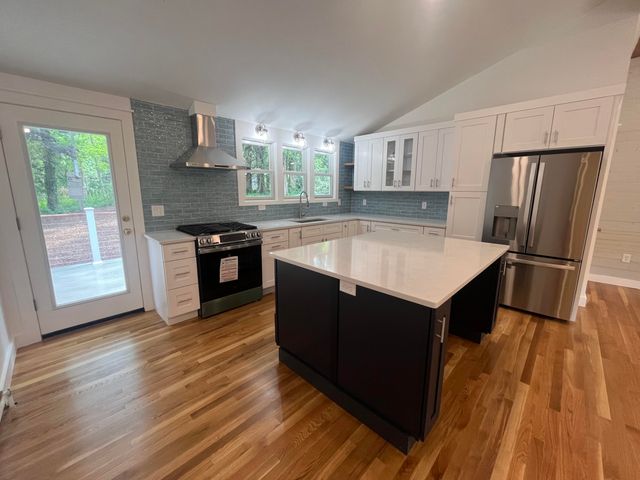 76 Sippewissett Road, Falmouth, MA 02540