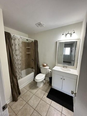 458 Falling LN, Virginia Beach, VA 23454