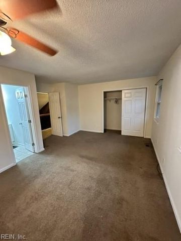 458 Falling LN, Virginia Beach, VA 23454