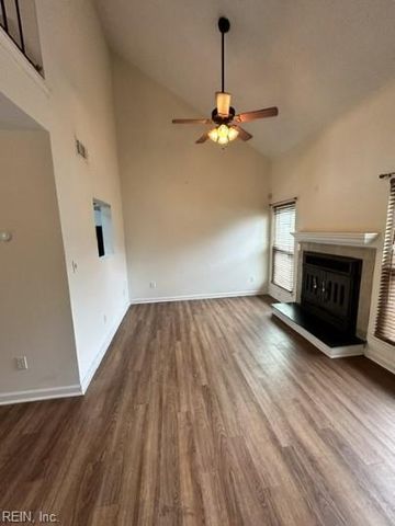 458 Falling LN, Virginia Beach, VA 23454