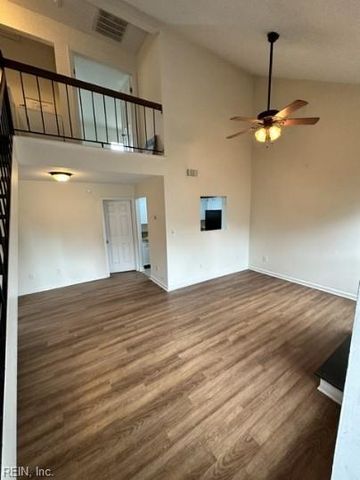458 Falling LN, Virginia Beach, VA 23454