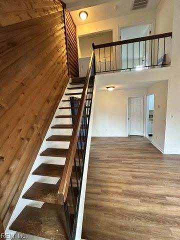 458 Falling LN, Virginia Beach, VA 23454