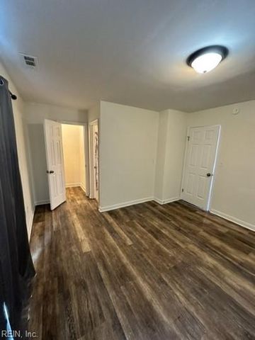458 Falling LN, Virginia Beach, VA 23454