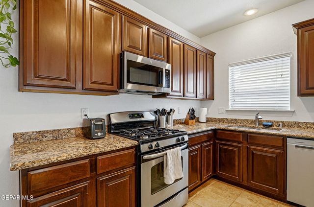 7267 CAMINO DEL SOL Drive, El Paso, TX 79911