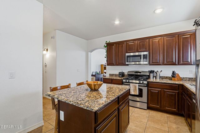 7267 CAMINO DEL SOL Drive, El Paso, TX 79911