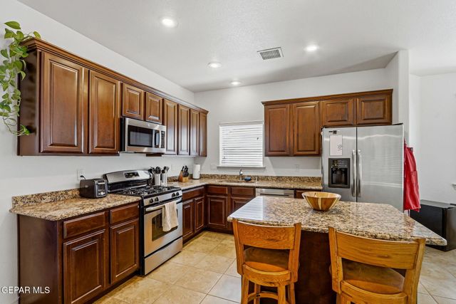 7267 CAMINO DEL SOL Drive, El Paso, TX 79911