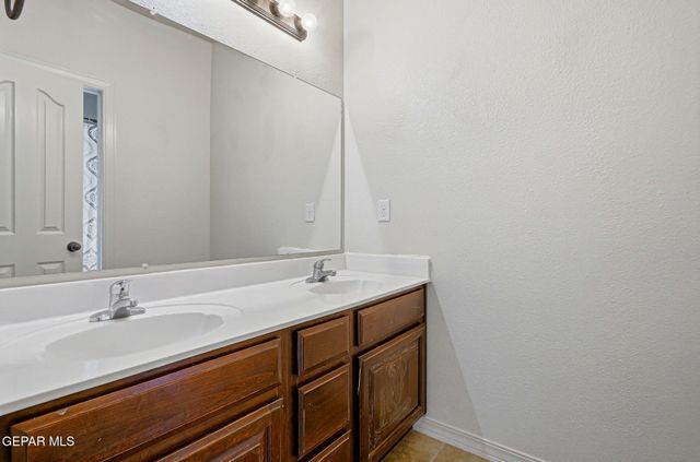 7267 CAMINO DEL SOL Drive, El Paso, TX 79911