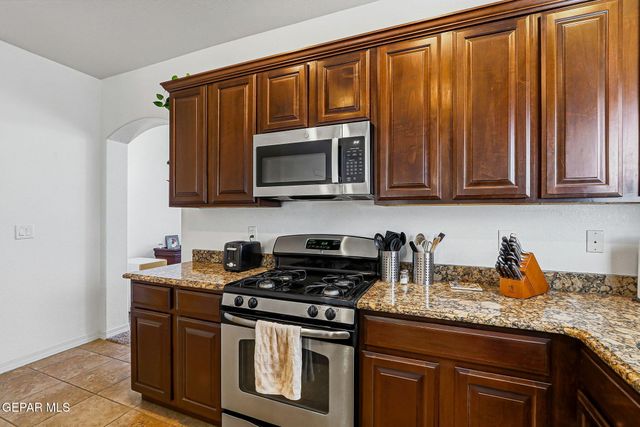 7267 CAMINO DEL SOL Drive, El Paso, TX 79911