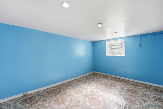 2229 N Kedvale Avenue, Chicago, IL 60639