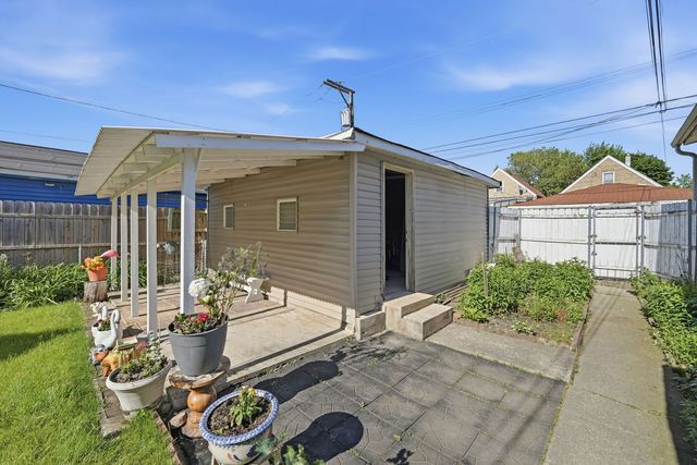 2229 N Kedvale Avenue, Chicago, IL 60639